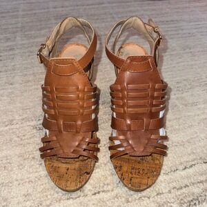 BCBGeneration 1980s Saddle Leather Open Toe Wedge Blayne Sandal Size 7